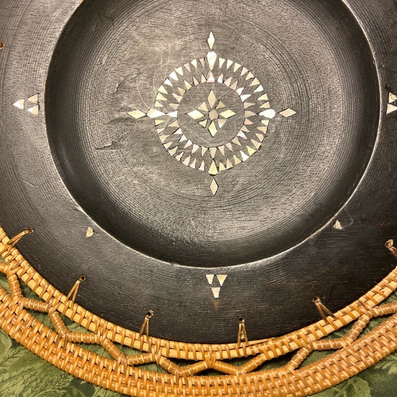 5310-OTT Tribal Hand Woven Rattan Bowl Dark Wooden Base Mother of Pearl Design - Picture 3 of 12